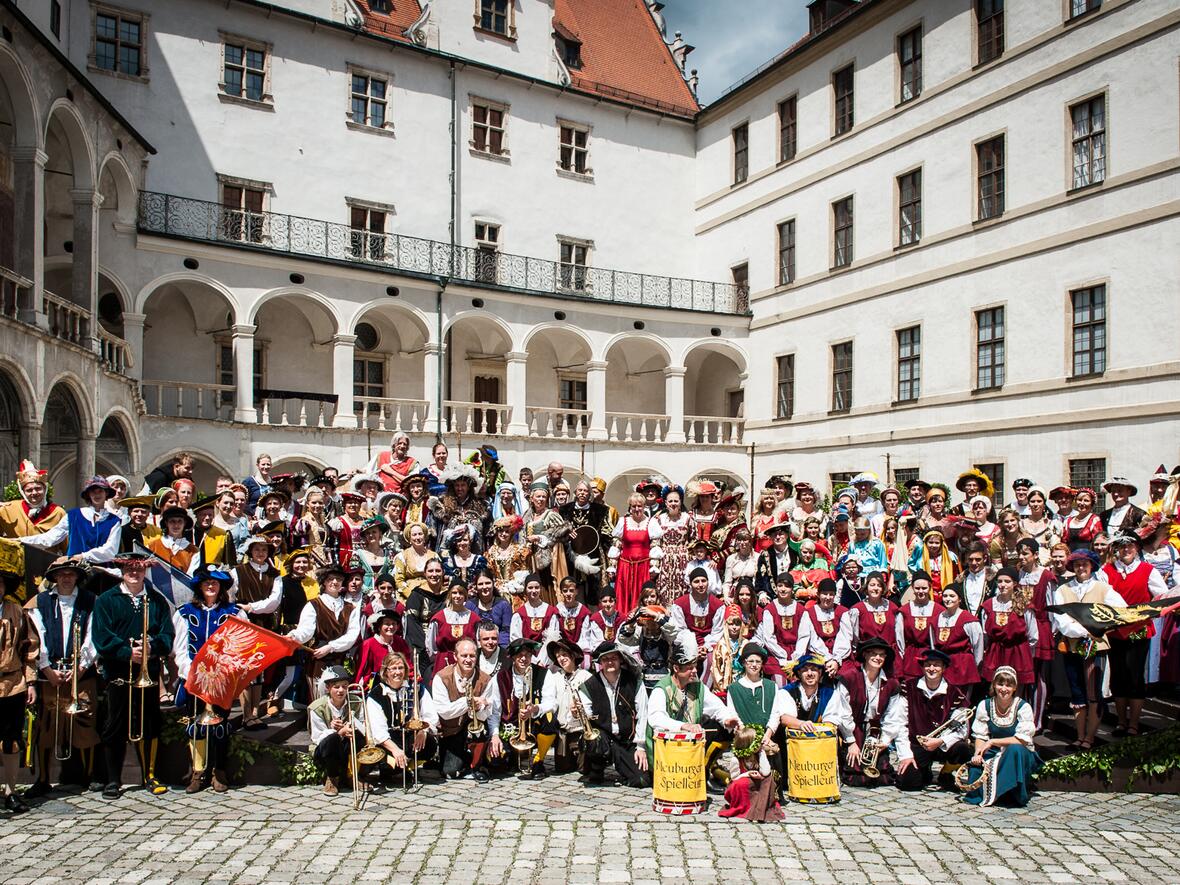 tanz-und-scherz-bei-hofe-01-jm