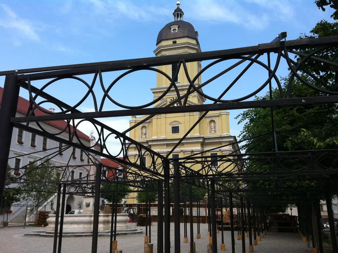 schlossfest-aufbau-2013-neuburger-karlsplatz