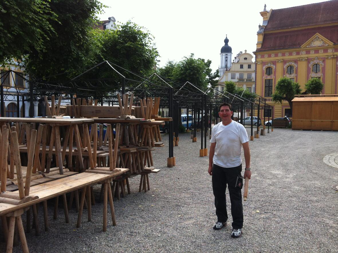 schlossfest-aufbau-2013-weiter-so-der-erste-teil-des-karlsplatzes-steht