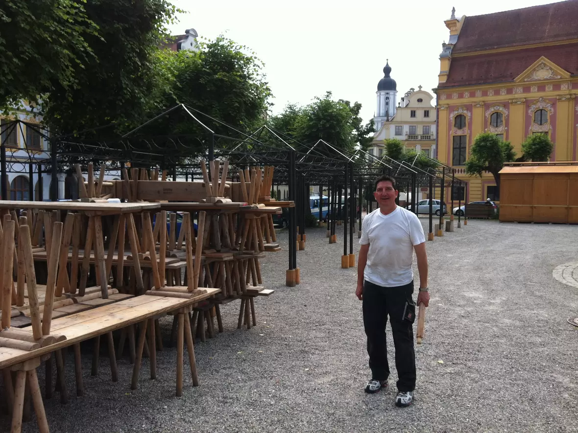 schlossfest-aufbau-2013-weiter-so-der-erste-teil-des-karlsplatzes-steht