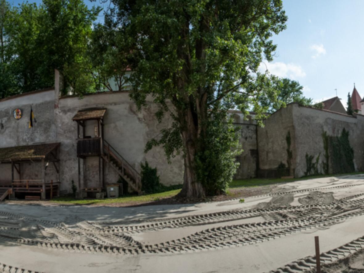 schlossfest-aufbau-2013-panorama-marstallhof-jm