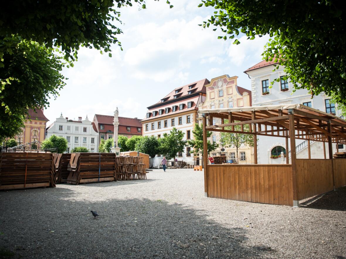 schlossfest-aufbau-2013-karlsplatz-jm