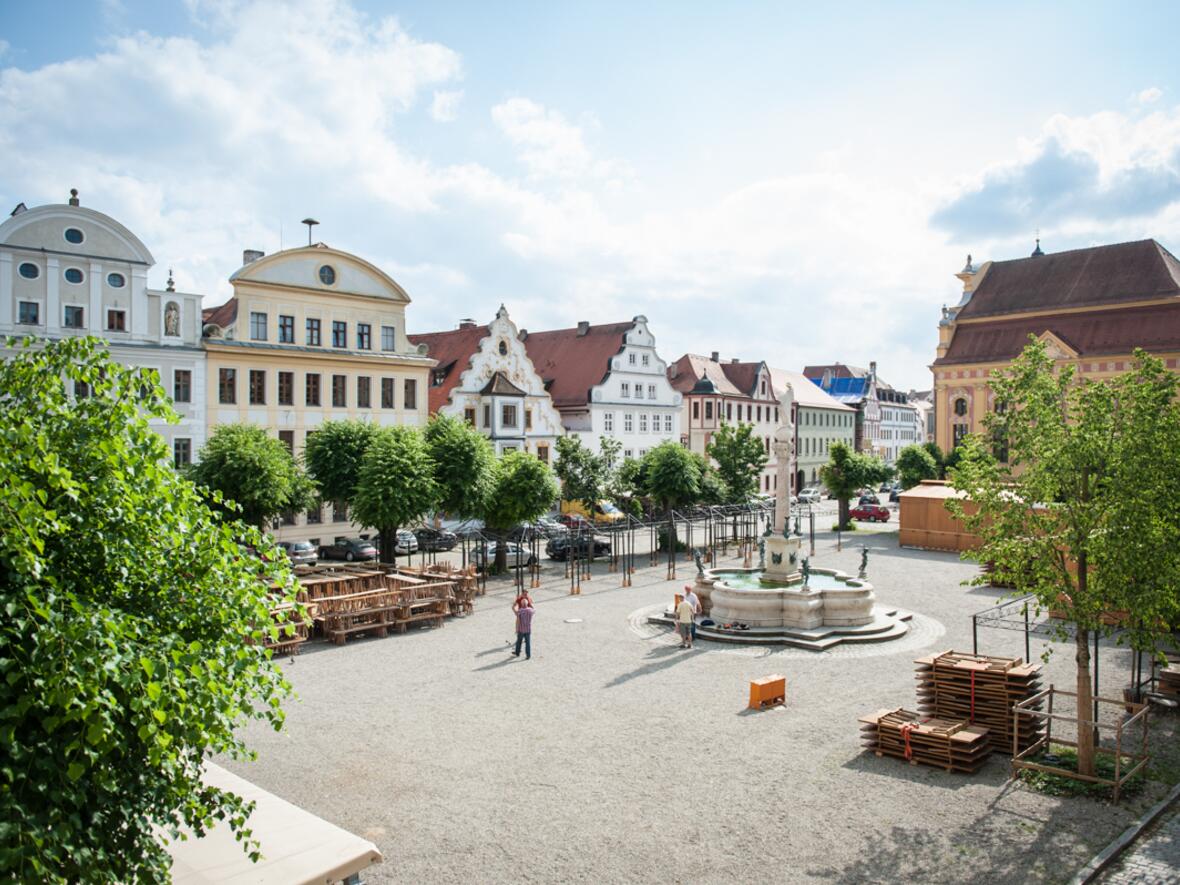 schlossfest-aufbau-2013-karlsplatz-aus-der-vogelperspektive-jm