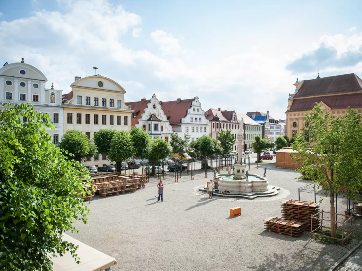 schlossfest-aufbau-2013-karlsplatz-aus-der-vogelperspektive-jm