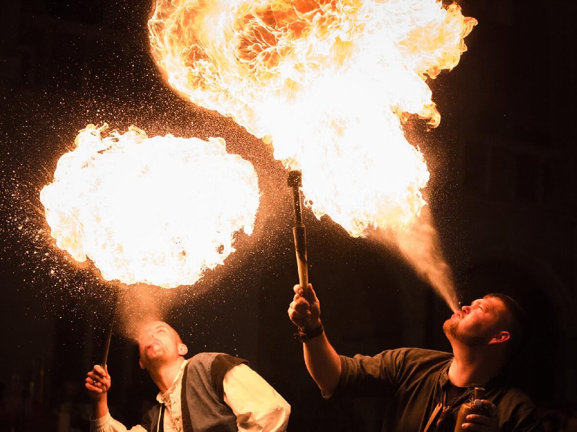 2013-06-25_tanz_und_scherz_bei_hofe_jtw-6-doppelfeuer