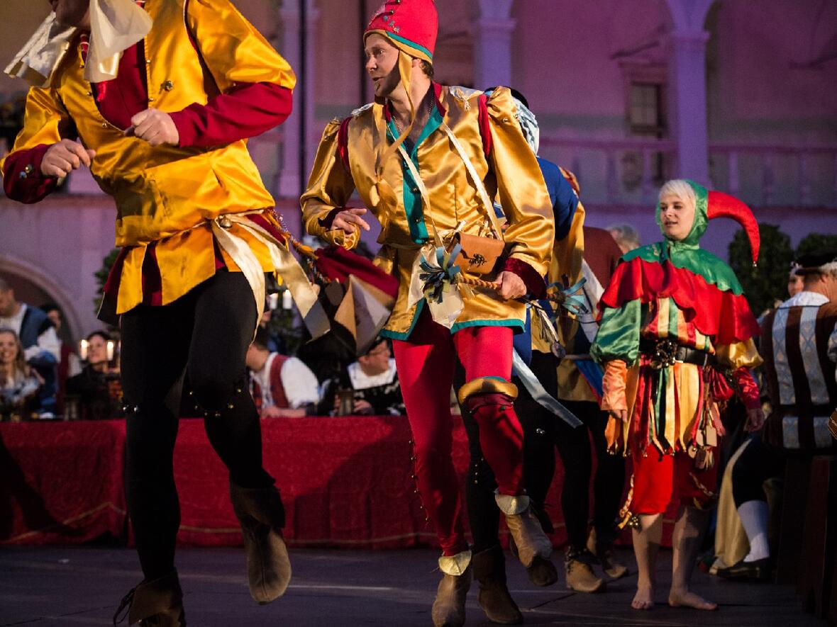 2013-06-25_tanz_und_scherz_bei_hofe_jtw-8-einmarsch-der-moriskentaenzer