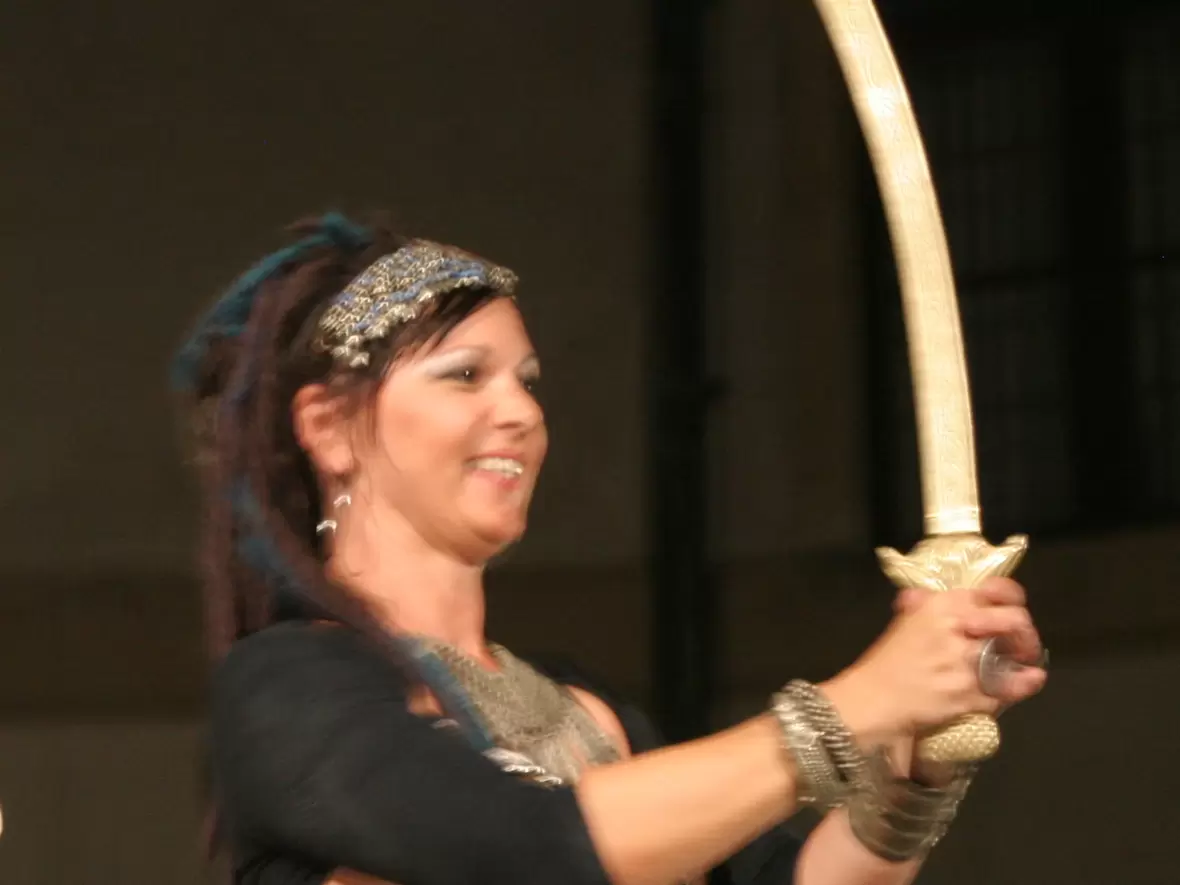 taenzerin-mit-saebel