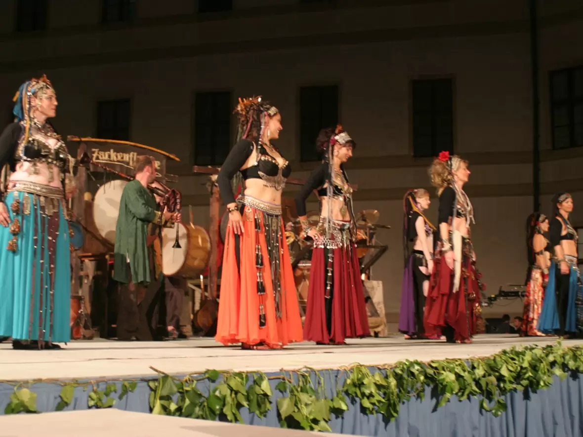 osmanicae-auf-der-naechtlichen-buehne