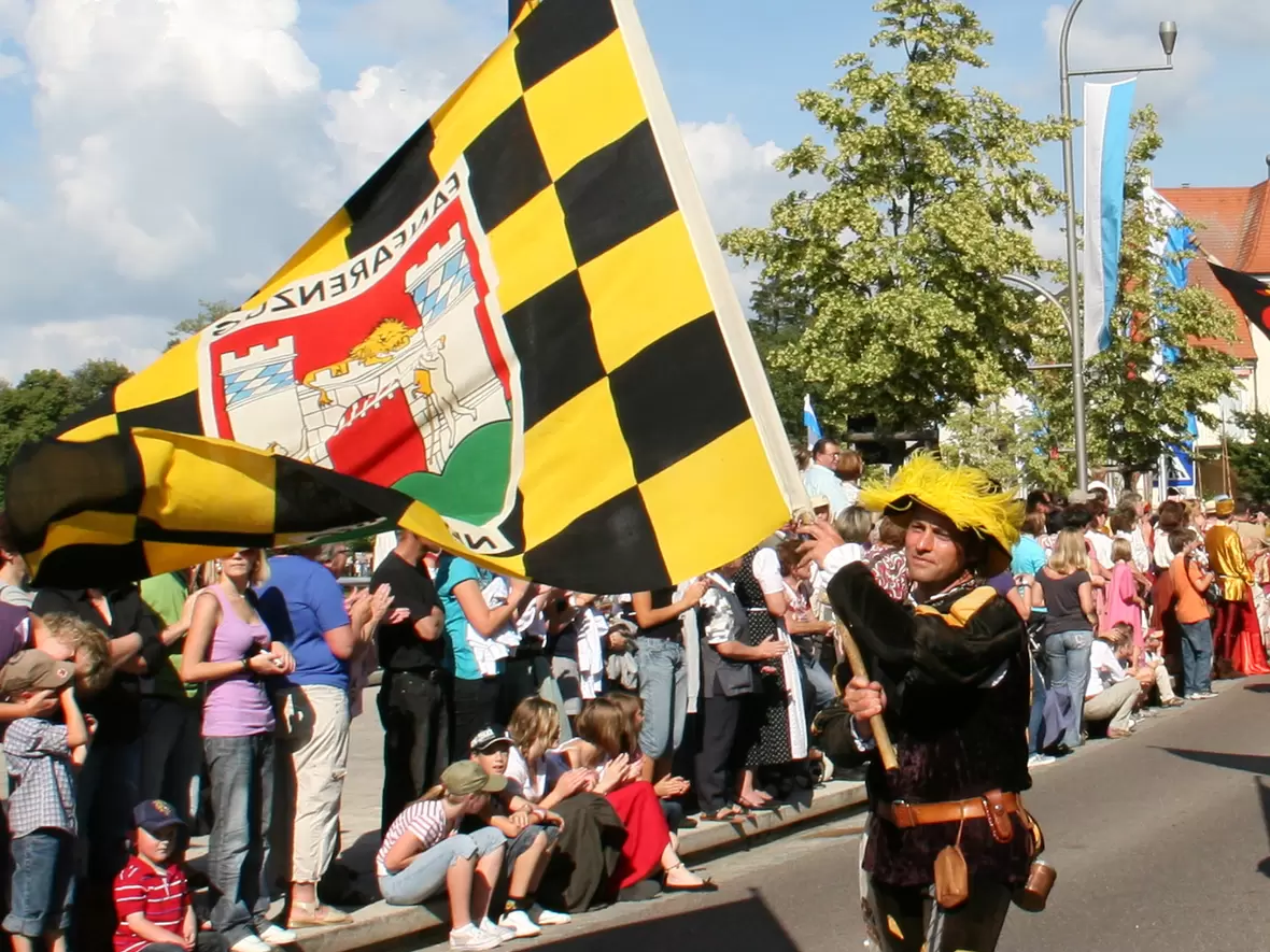 fahnenschwinger-beim-einzug