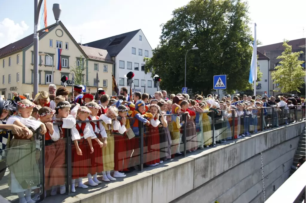 neubuergerchen-warten-auf-die-zillen