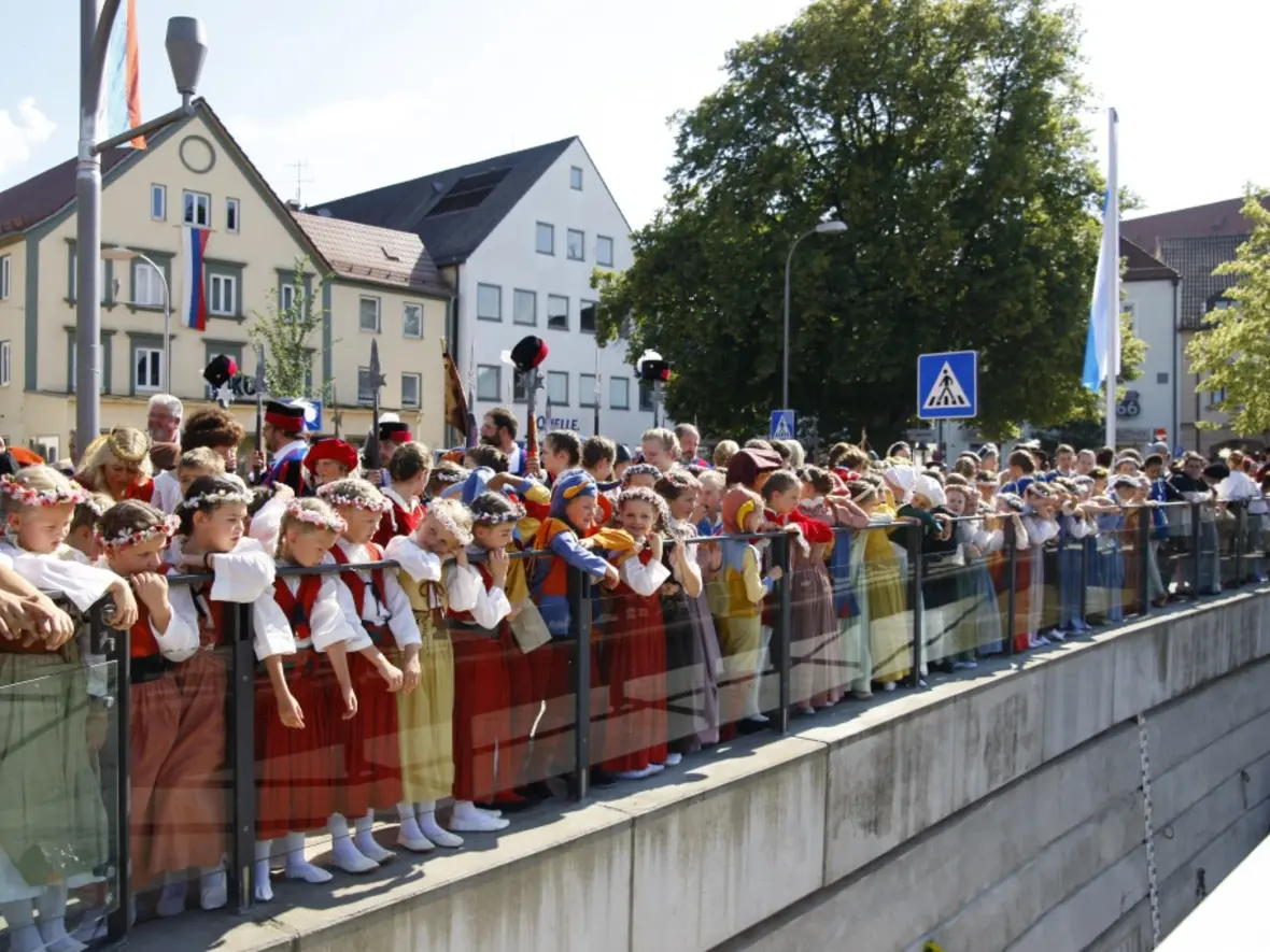 neubuergerchen-warten-auf-die-zillen