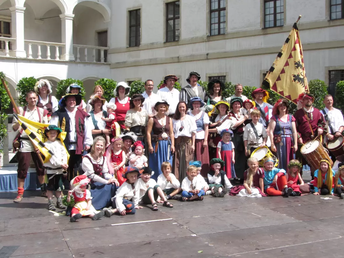 die-neuburger-spielleut-saenger-und-schwegler