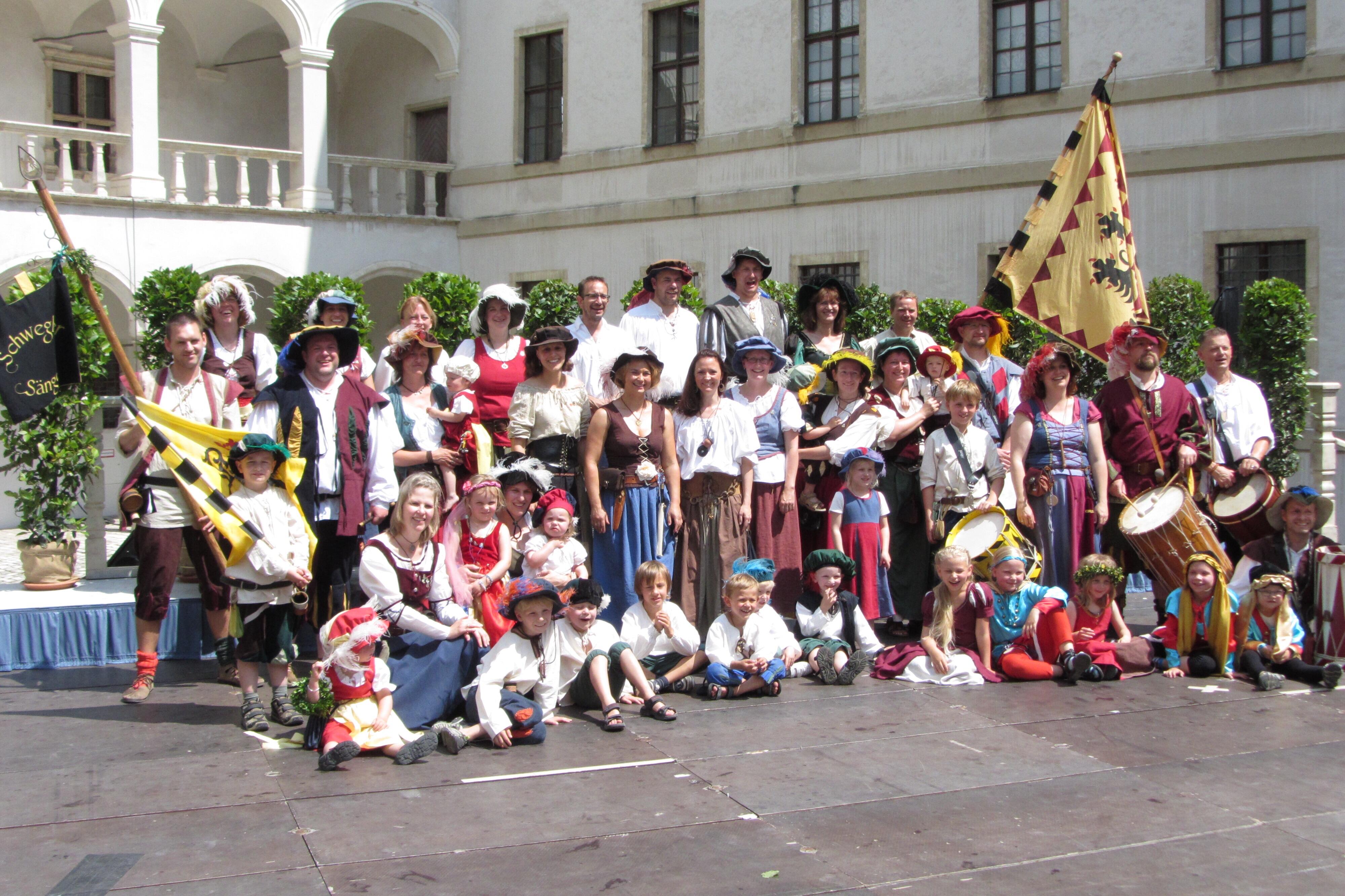 die-neuburger-spielleut-saenger-und-schwegler