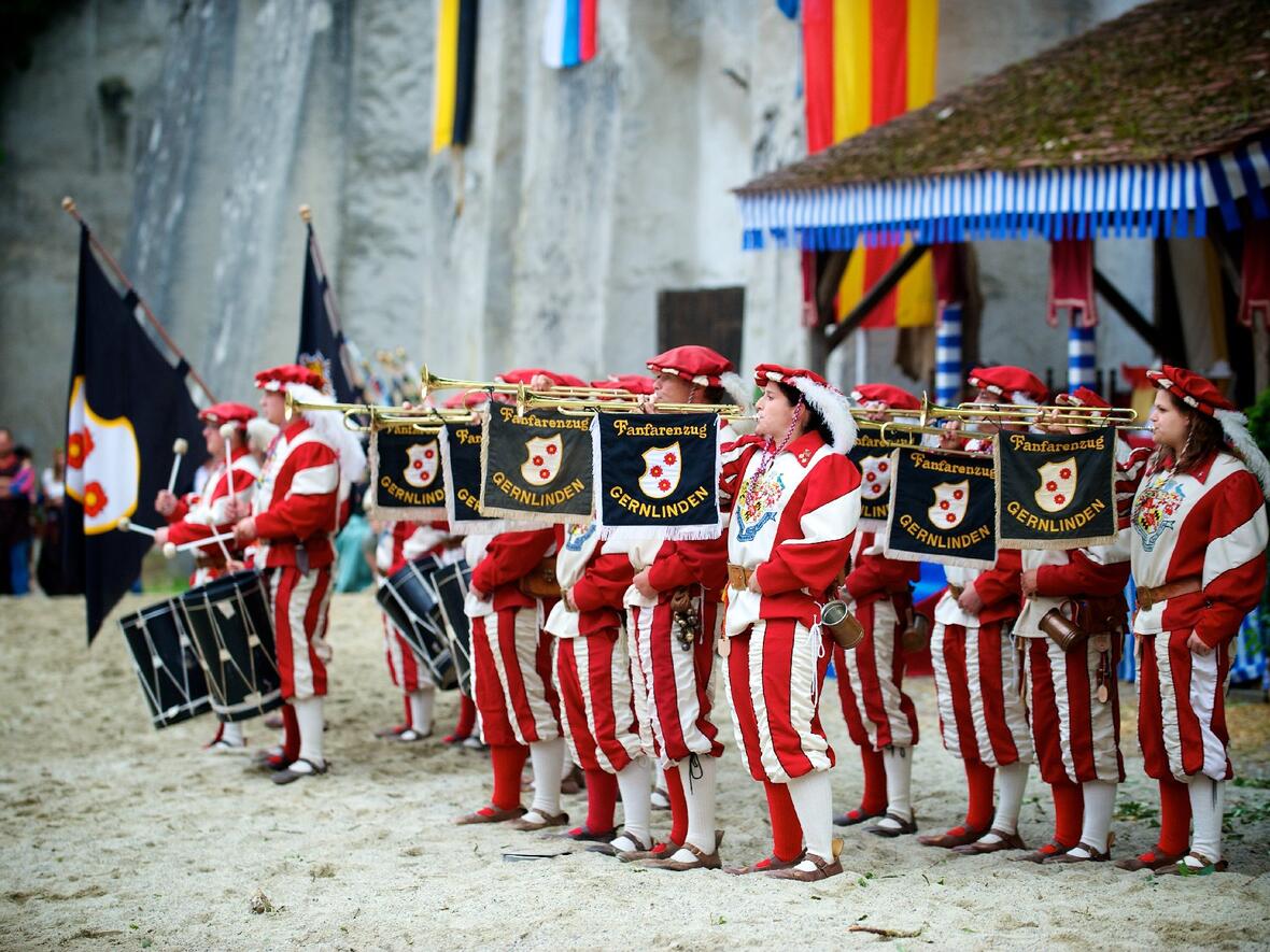 fanfarenzuege-im-marstallhof